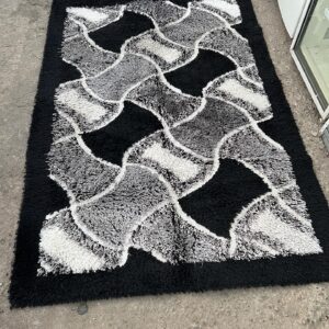 5 by 7 Italian saggy centre Rug